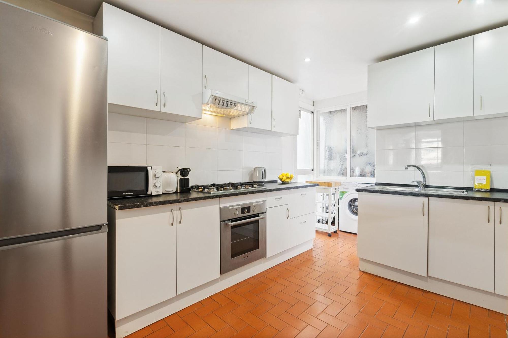 Chic 3Br Retreat With Private Terrace Apartment Barcelona Luaran gambar
