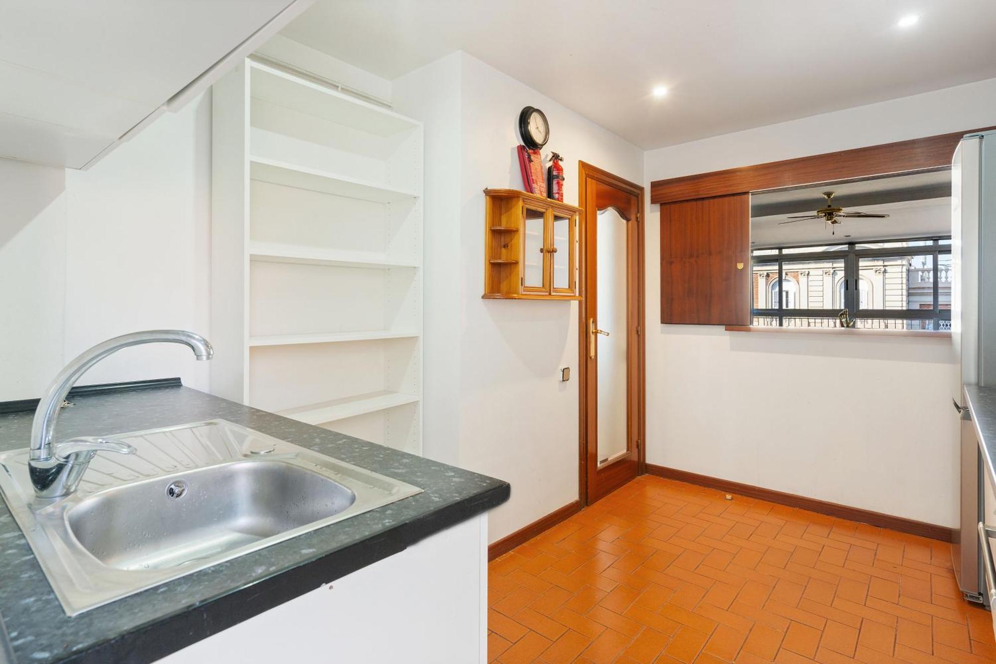 Chic 3Br Retreat With Private Terrace Apartment Barcelona Luaran gambar