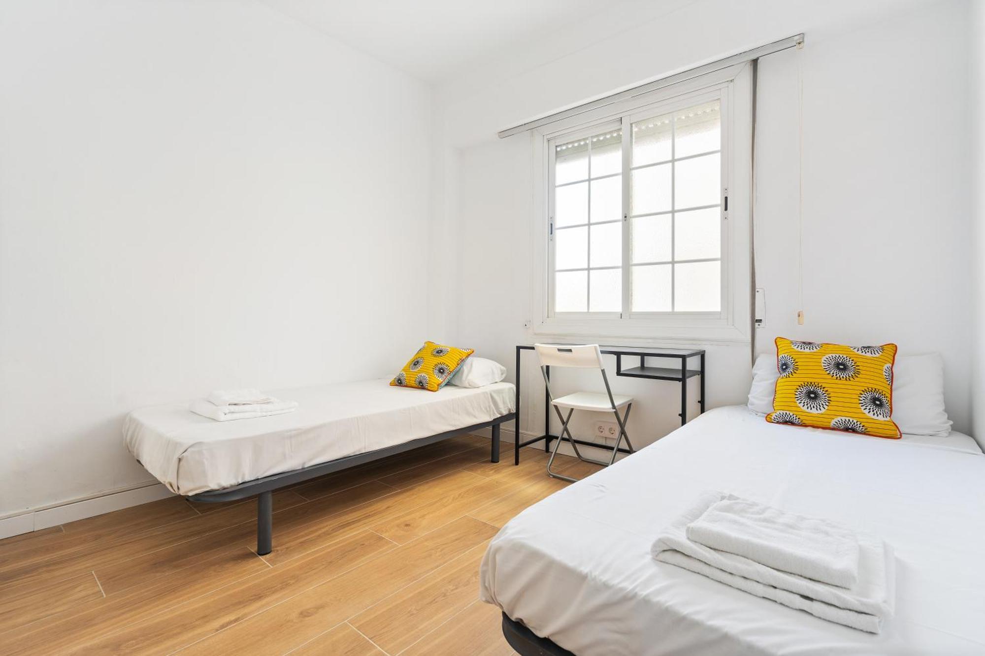 Chic 3Br Retreat With Private Terrace Apartment Barcelona Luaran gambar
