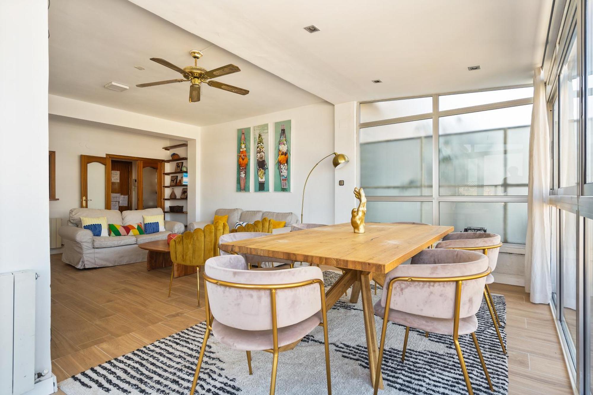 Chic 3Br Retreat With Private Terrace Apartment Barcelona Luaran gambar