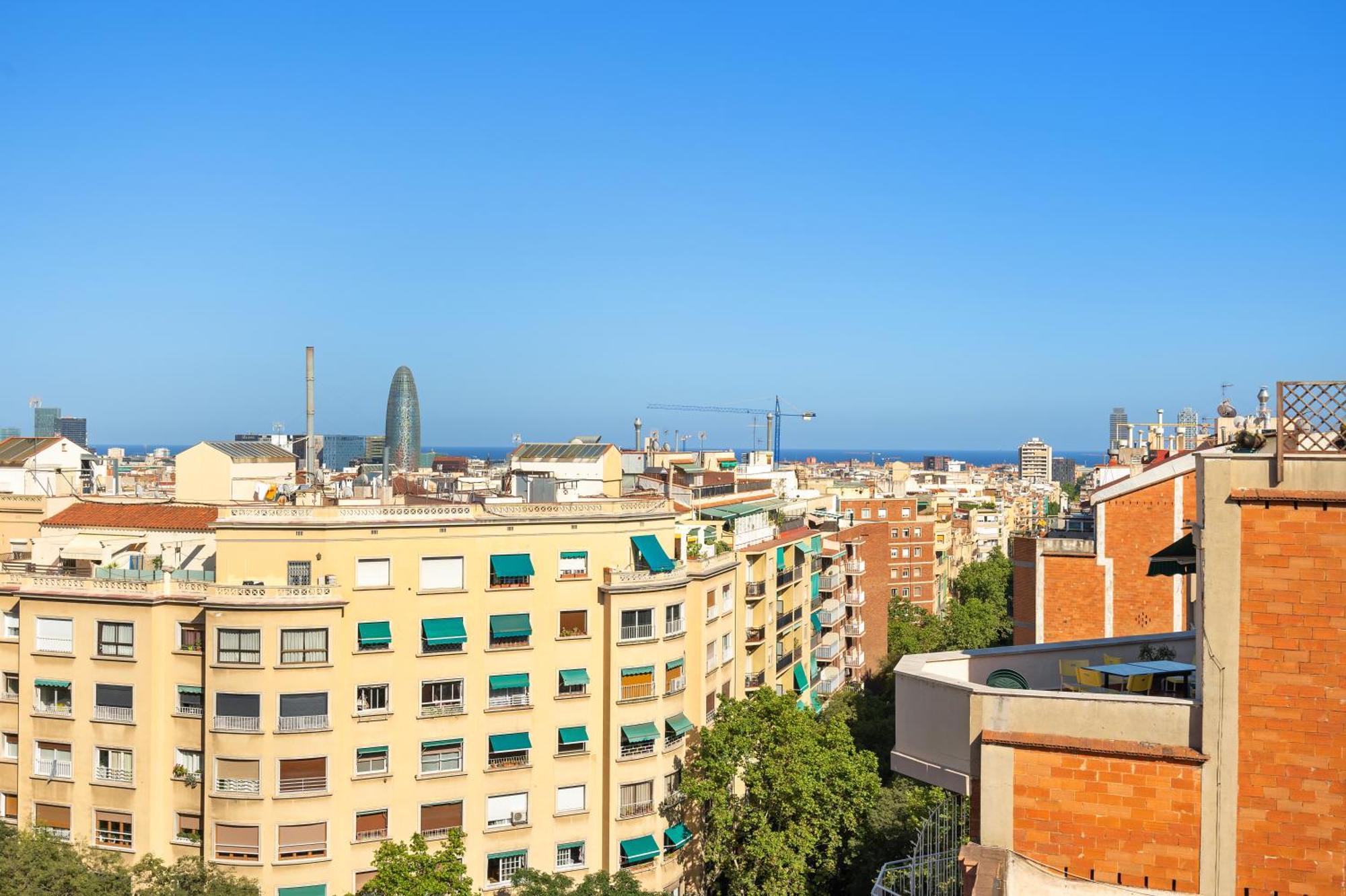 Chic 3Br Retreat With Private Terrace Apartment Barcelona Luaran gambar